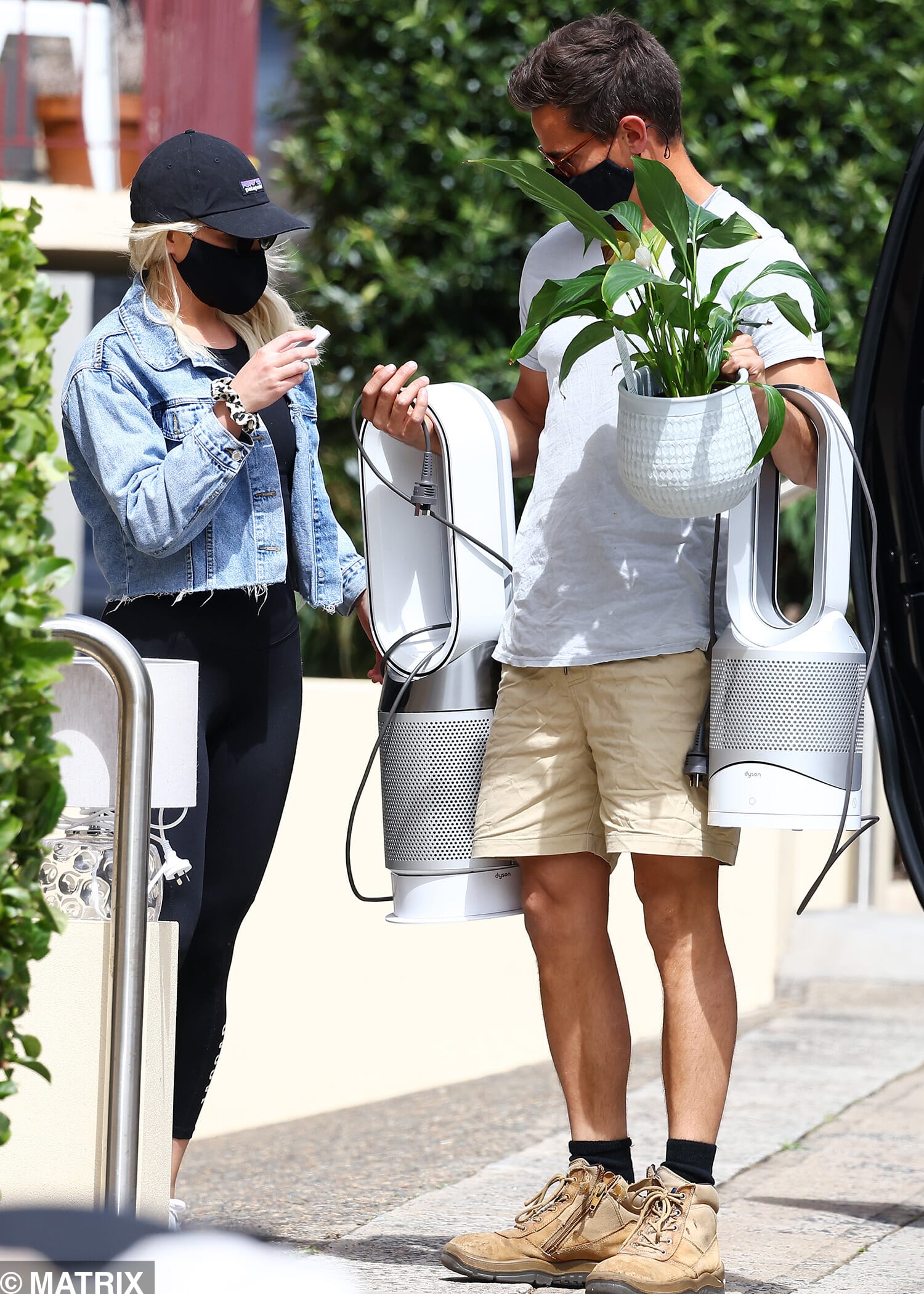 Jimmy and Holly moved in together on Monday