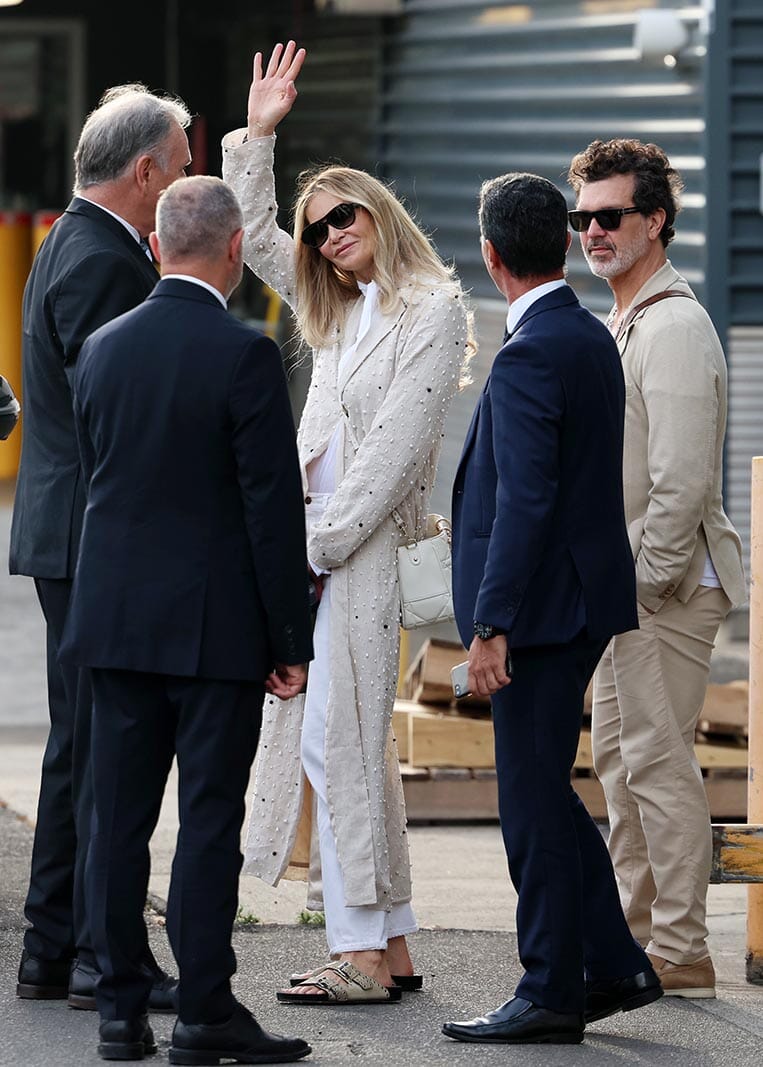 Pictured: Elle Macpherson arrives in Sydney with Doyle Bramhall