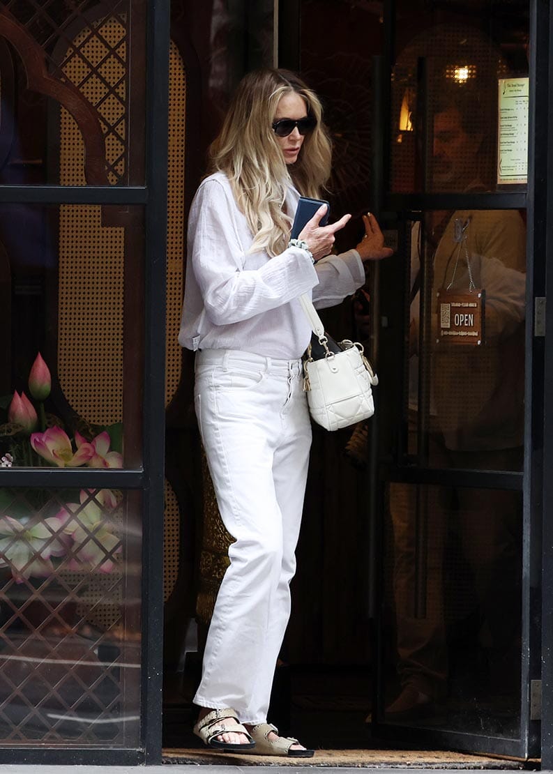 Pictured: Elle Macpherson leaves massage parlour with Doyle Bramhall