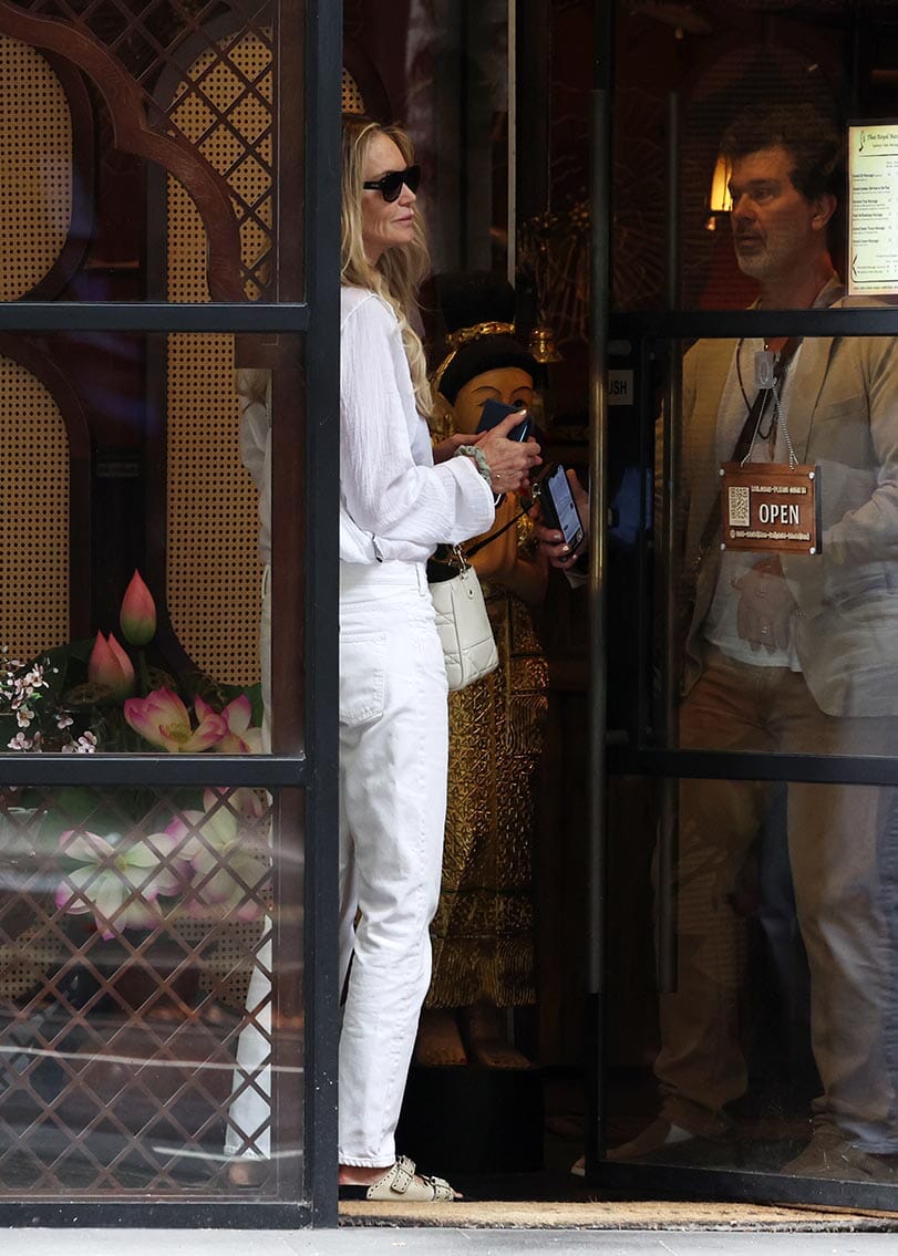 Pictured: Elle Macpherson leaves massage parlour with Doyle Bramhall