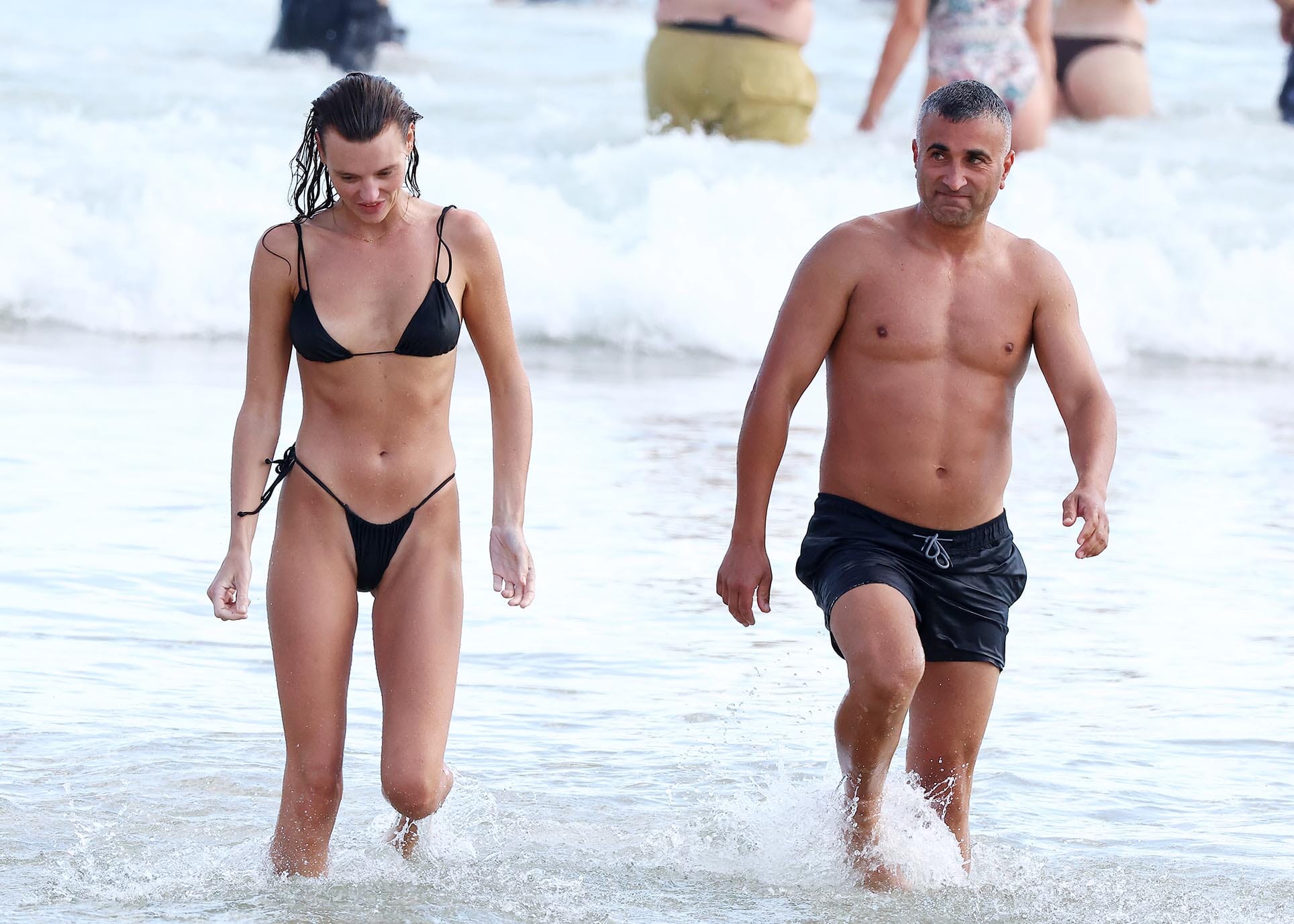 Pictured: Montana Cox & mystery man at Bondi Beach